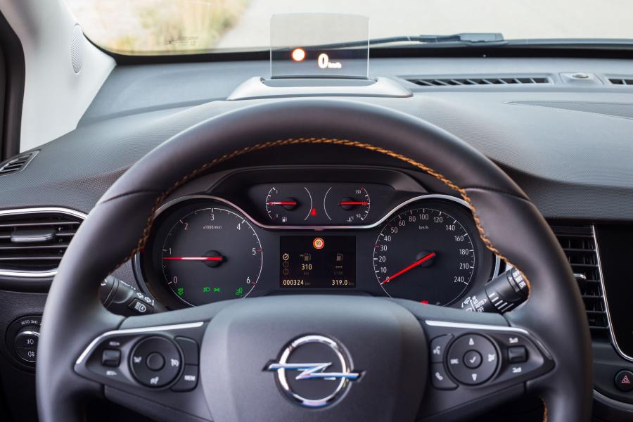 Панель приборов Opel Crossland X Ecotec D 2017 года  (фото 38 из 40)